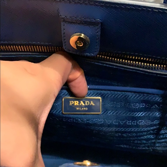 Prada Saffiano Vernice Tote - Picture 4 of 4